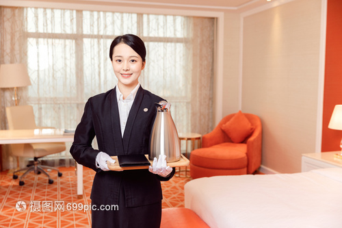 酒店服务细节中的托盘与热水瓶管理艺术